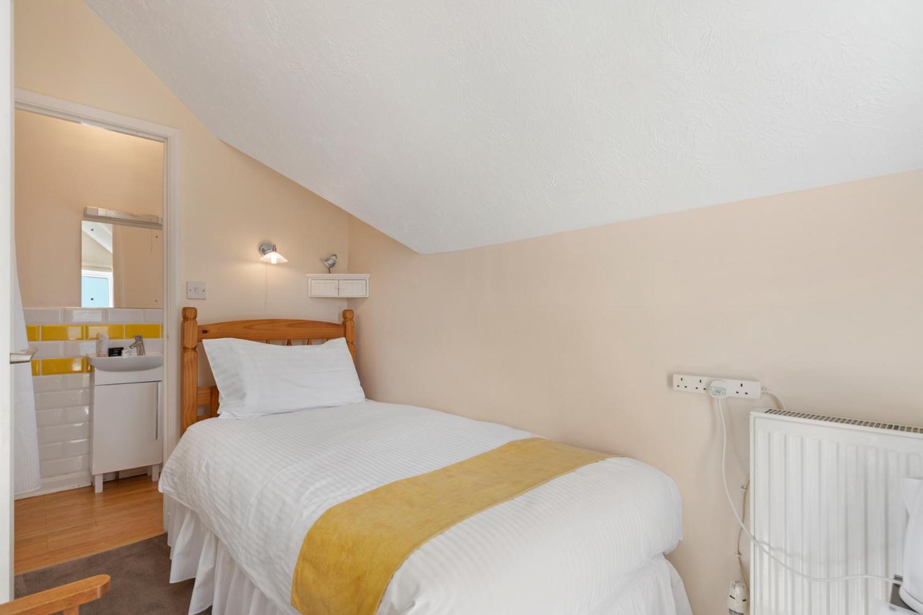 Anchor Guest House Haverfordwest Habitación foto